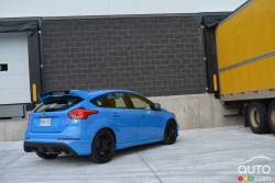 2017 Ford Focus RS rear 3/4 view