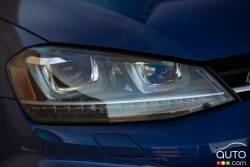 2016 Volkswagen Golf R headlight