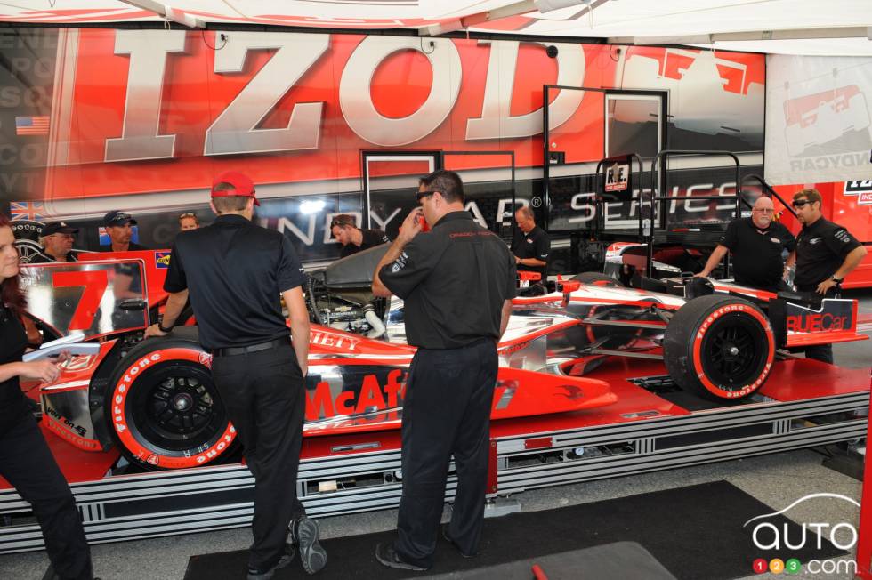 Voiture de Sebastien Bourdais, Dragon Racing à l'inspection technique