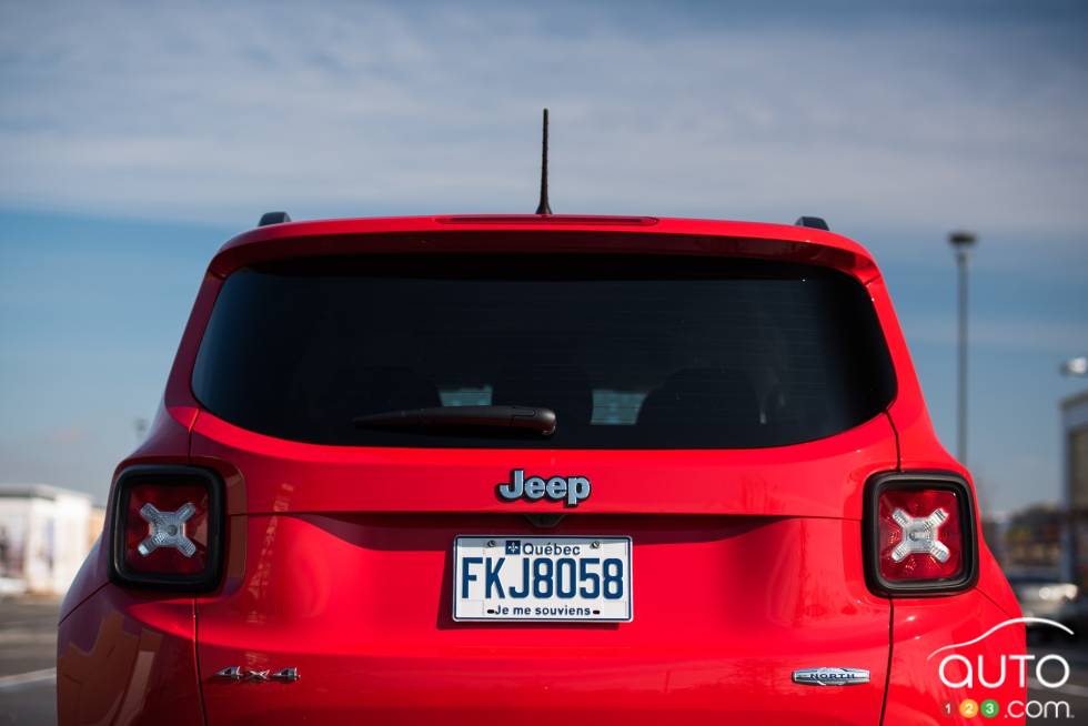 Vue arrière du Jeep Renegade 2016