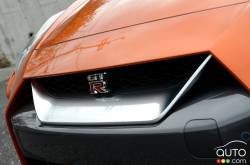2017 Nissan GT-R front grille