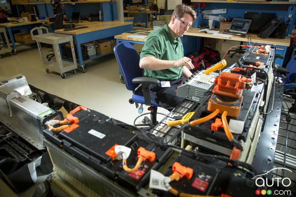 Les ingénieurs travaillent à réduire le temps de charge des batteries.