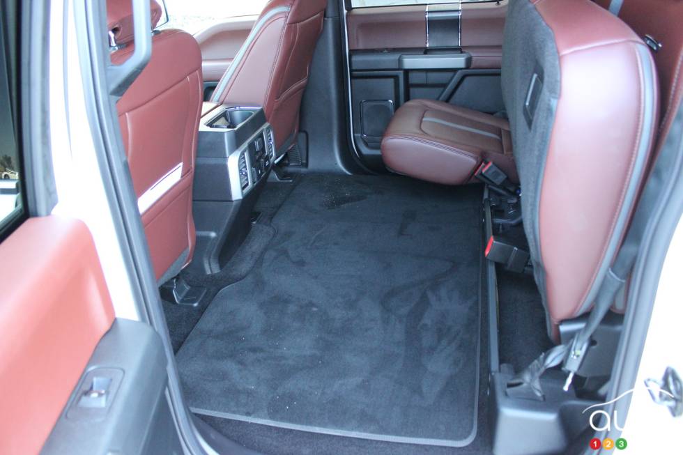 Folding rear bench seat