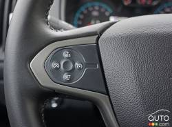 Commande pour le régulateur de vitesse sur le volant du Chevrolet Colorado Z71 Crew Cab short box AWD
