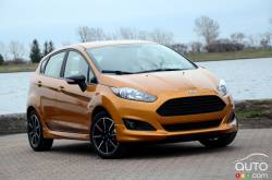 2016 Ford Fiesta SE front 3/4 view