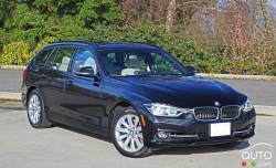 2016 BMW 328i Xdrive Touring front 3/4 view