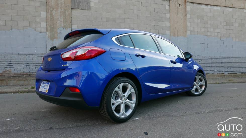2017 Chevrolet Cruze Hatchback rear 3/4 view