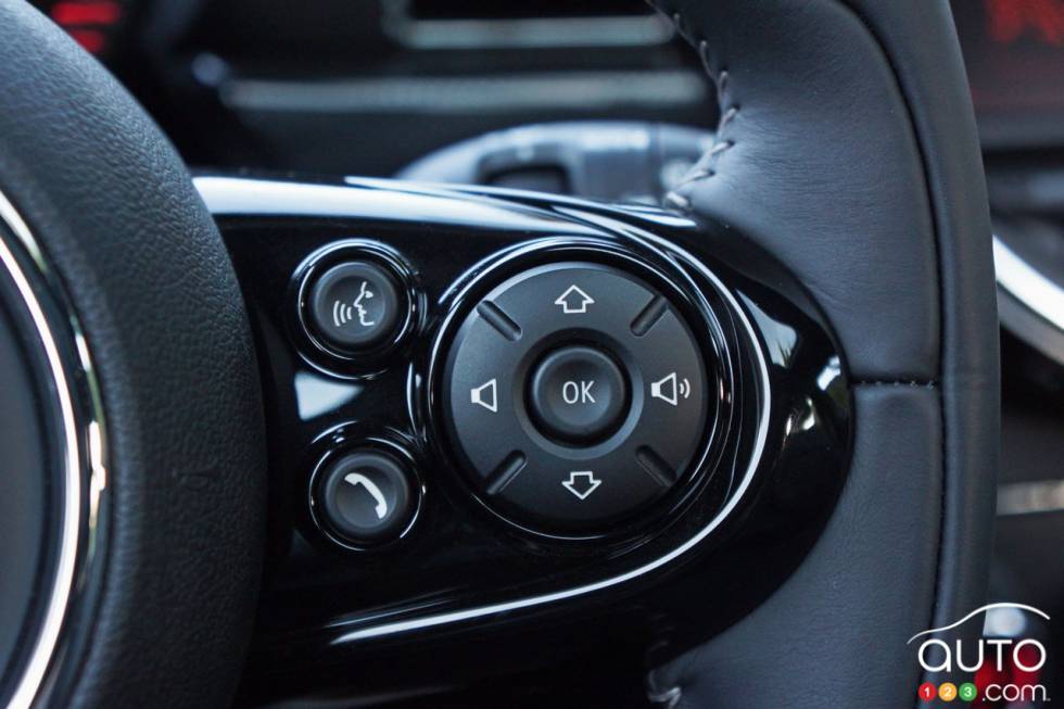 2016 MINI Cooper S Clubman steering wheel mounted audio controls