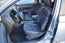 2016 Mitsubishi Outlander ES AWD front seats