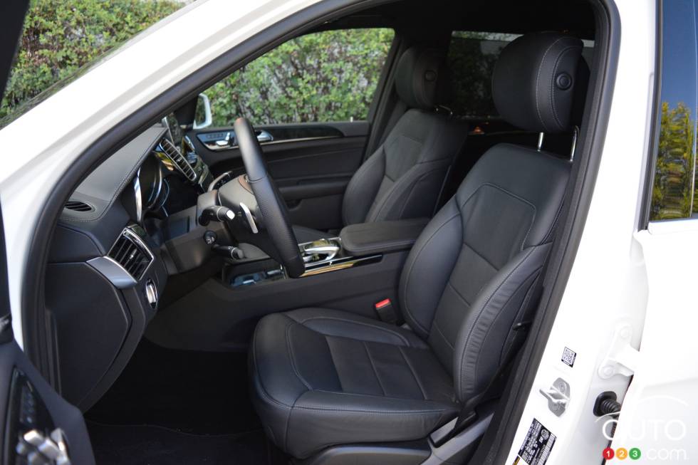 2017 Mercedes-Benz GLS front seats