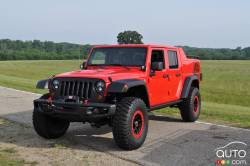 Jeep Wrangler Red Rock Responder Concept front 3/4 view