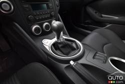 2016 Nissan 370Z shift knob