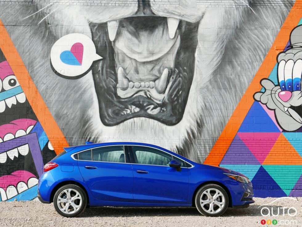 2017 Chevrolet Cruze Hatchback side view