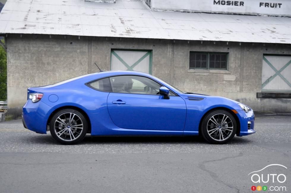 Right side view, blue model