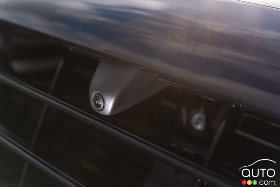 2016 Porsche Cayenne Turbo S front camera