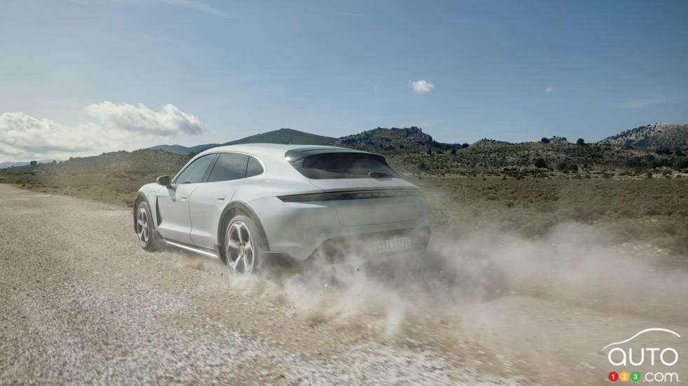 Voici la Porsche Taycan Cross Turismo 2022