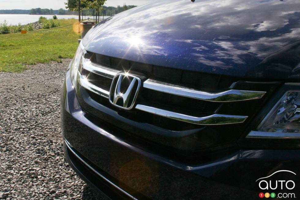 2016 Honda Odyssey Touring front grille