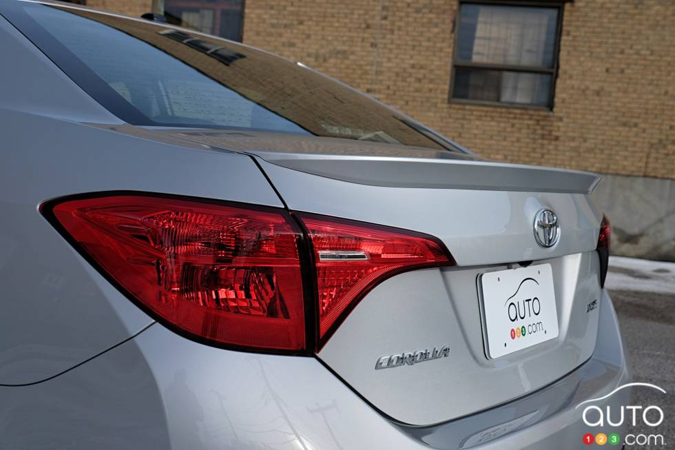 We test drive the new 2019 Toyota Corolla 