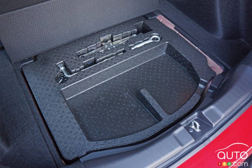 Détail du coffre de la Honda Fit EX-L Navi 2016
