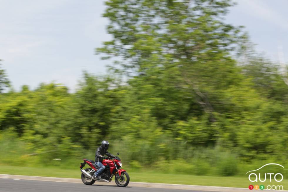 vue de côté en action