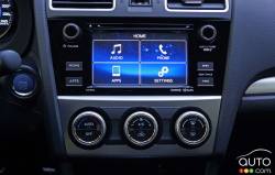 2016 Subaru Crosstrek Hybrid infotainement display