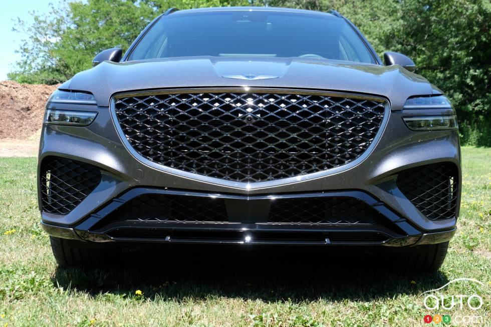 We drive the 2022 Genesis GV70