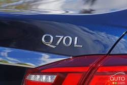Écusson du modèle de l'Infiniti Q70L 2016