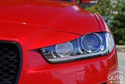 2017 Jaguar XE 35t AWD R-Sport headlight