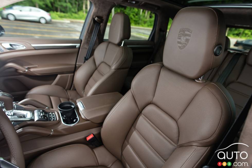 2016 Pporsche Cayenne Turbo S pictures Auto123