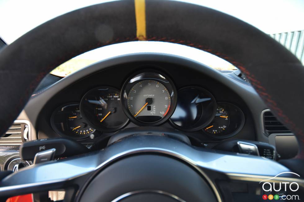 2016 Porsche 911 GT3 RS gauge cluster