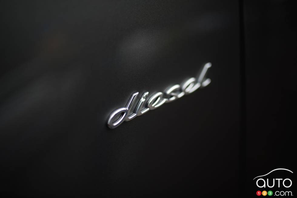 2016 Porsche Cayenne Diesel badge