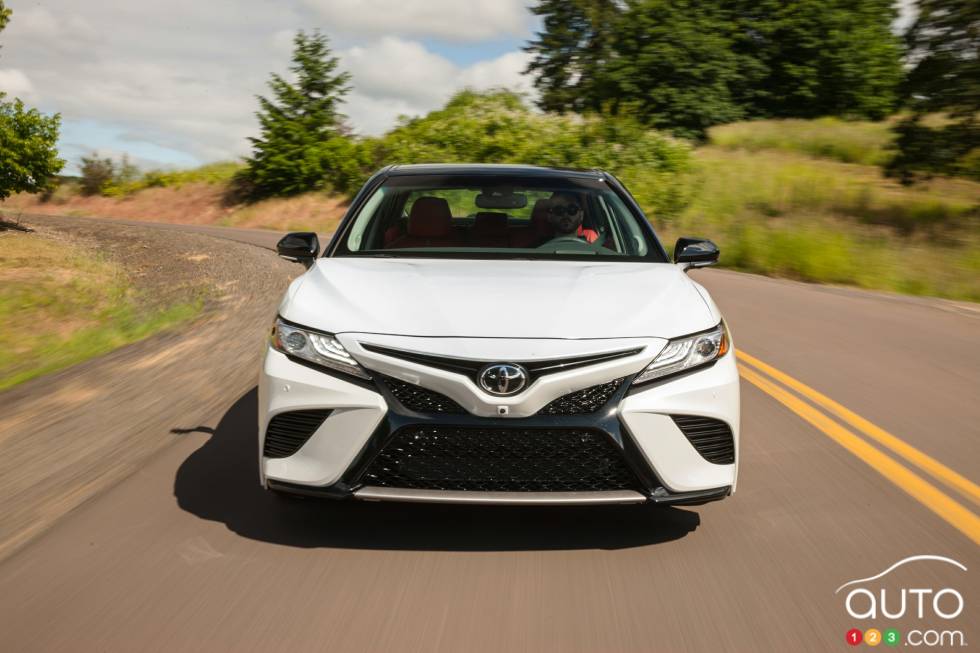 Vue avant de la Toyota Camry XSE 2018