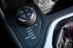 2016 Jeep Cherokee Trailhawk driving mode controls