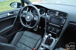 2016 Volkswagen Golf R cockpit