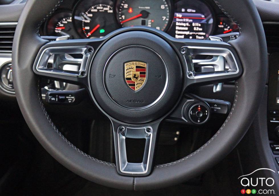 2017 Porsche 911 Carrera 4s steering wheel