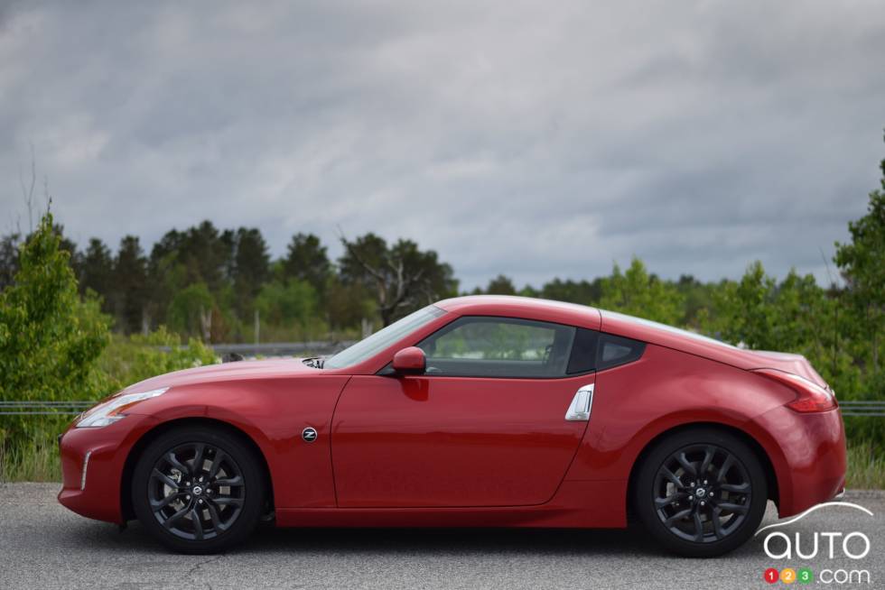 2016 Nissan 370Z side view