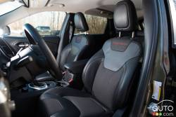 2016 Jeep Cherokee Trailhawk front seats