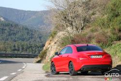 Vue 3/4 arrière gauche éloignée