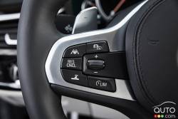 Commande pour le régulateur de vitesse sur le volant de la Série 5 2017 de BMW