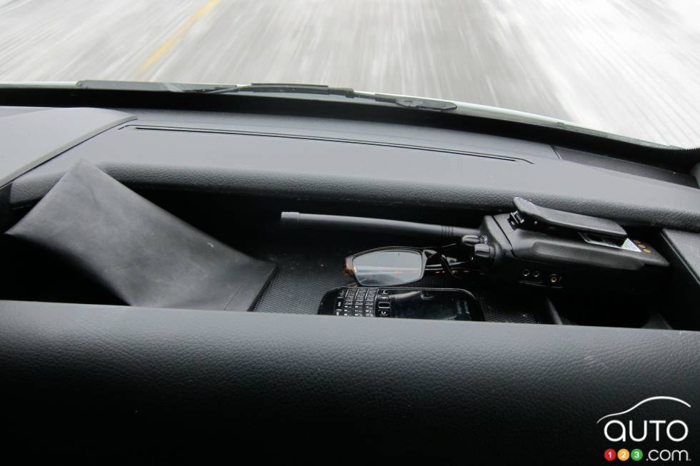 Rangement sur le dessus du tableau de bord