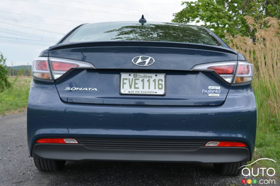 Vue arrière de la Hyundai Sonata PHEV 2016