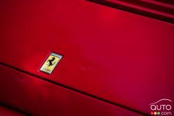 Écusson du manufacturier de la Ferrari Mondial T 1989