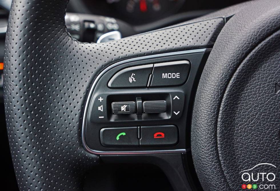 2017 Kia Sportage steering wheel mounted audio controls