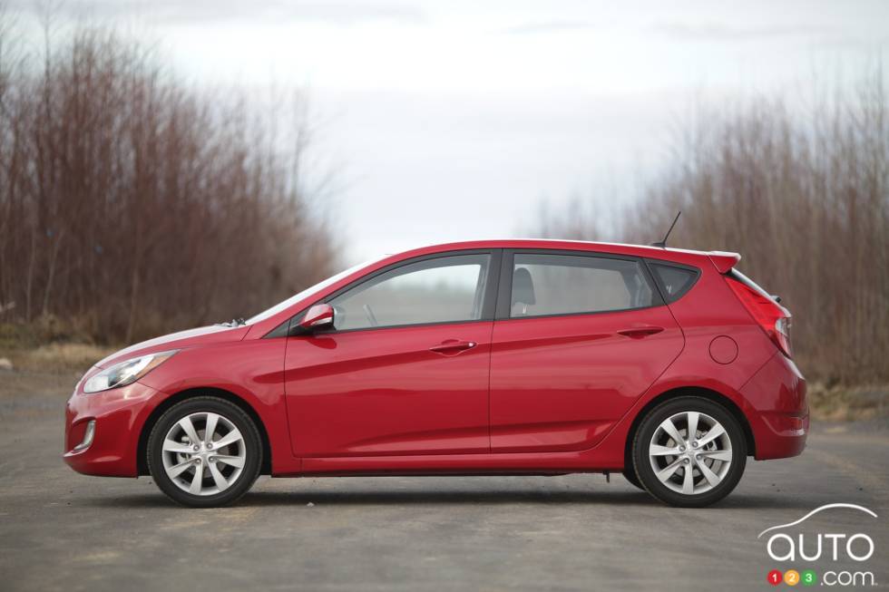 2014 Hyundai Accent GLS Hatchback pictures | Photo 3 of 39 | Auto123