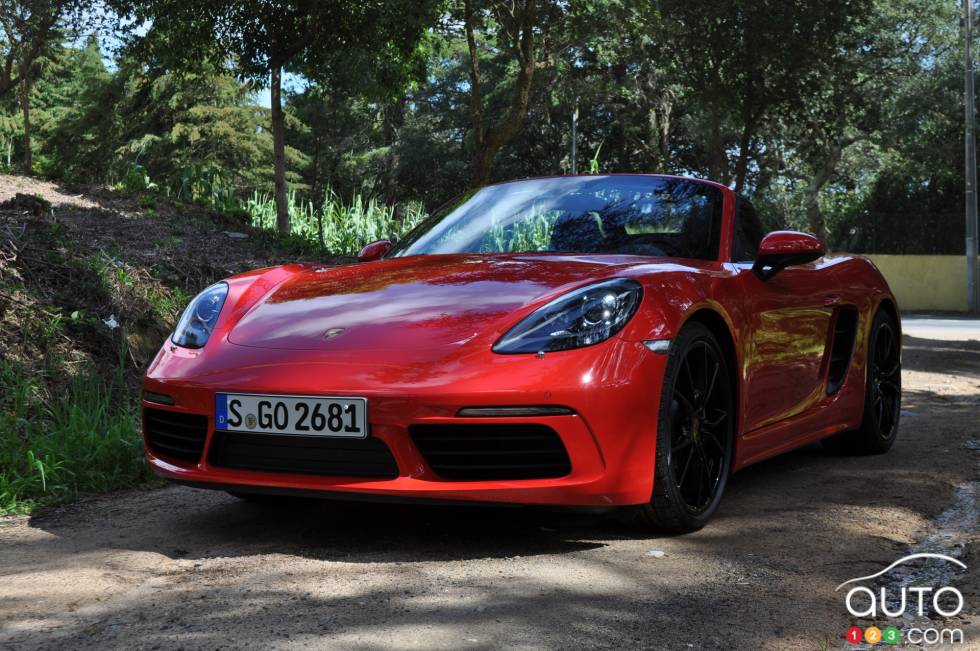 2017 Porsche 718 Boxster S front 3/4 view