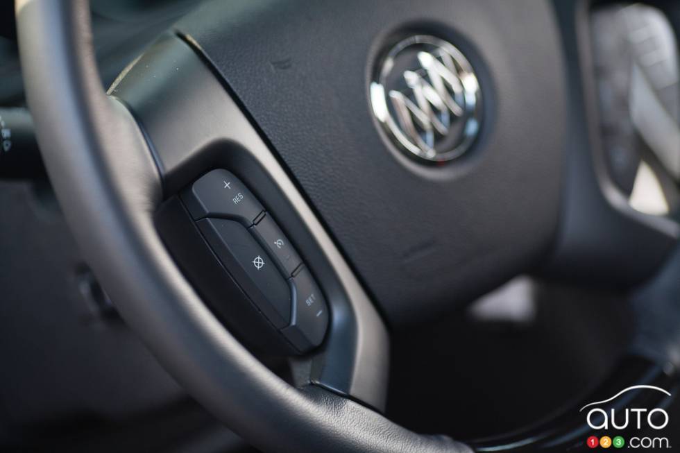 Commandes du régulateur de vitesse montées au volant