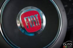 2016 Fiat 500x steering wheel detail