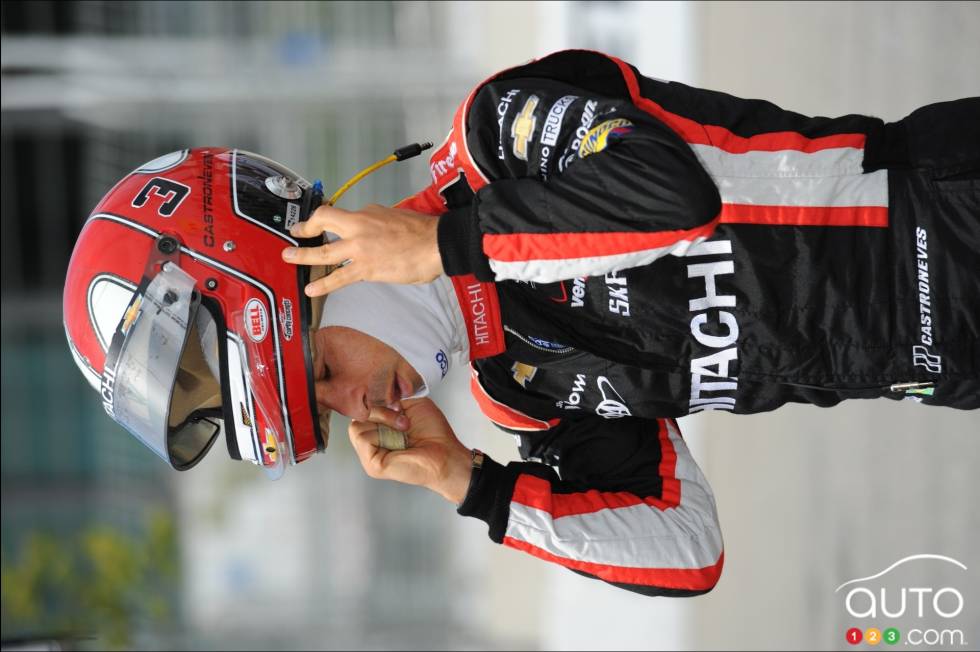 Helio Castroneves, Team Penske dans les puits