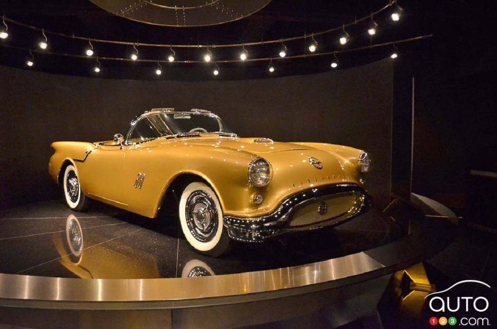 Discover the 1954 Oldsmobile F-88 concept