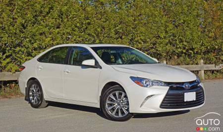2016 Toyota Camry XLE pictures